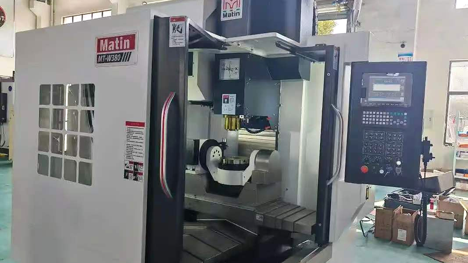 CNC machining center for advanced machining capability