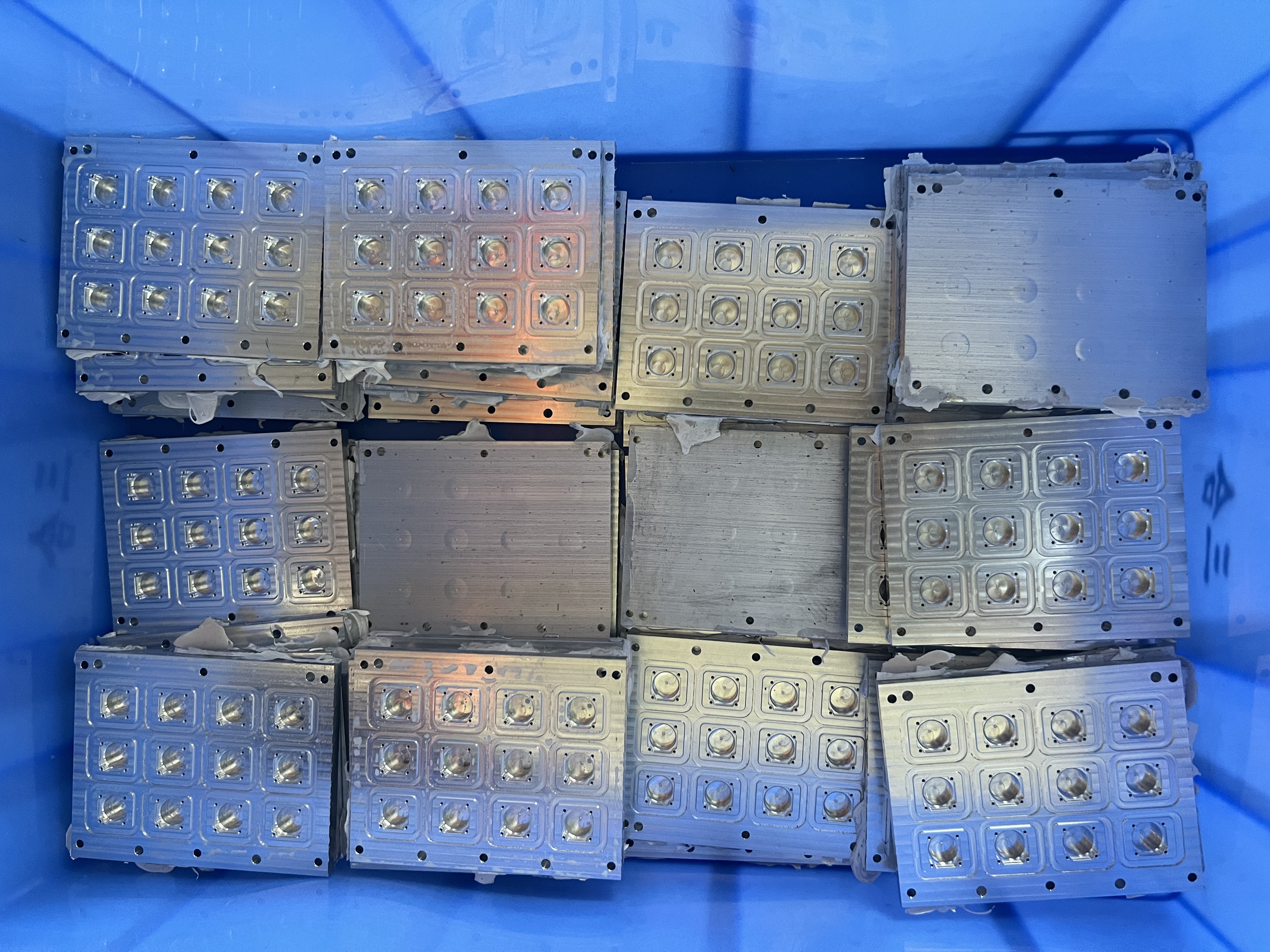Batch CNC Machining of Multi-Cavity Aluminum Plates